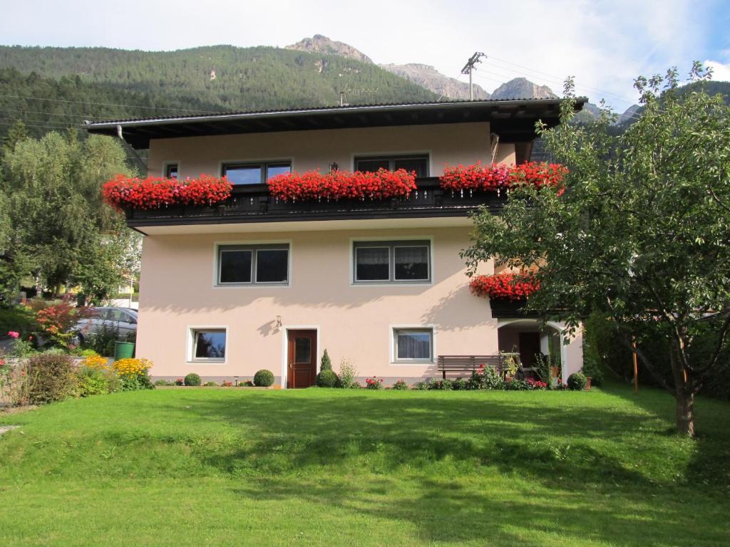Haus Vogelsberger Apartment Fulpmes Bagian luar foto